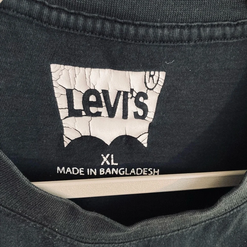Levi’s logo black tee Youth XL - Picture 3 of 4